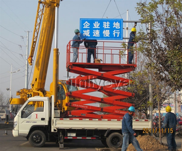 Vehicle mounted elevator